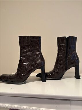 Moda Dark Brown Snakeskin-Texture Ankle Boots with Block Heel